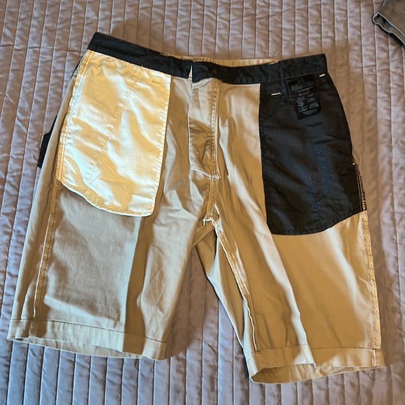 Volcom Shorts - Picture 3 of 4